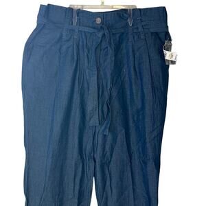 Chaus Sport Pleat front Capris Pants, NWT